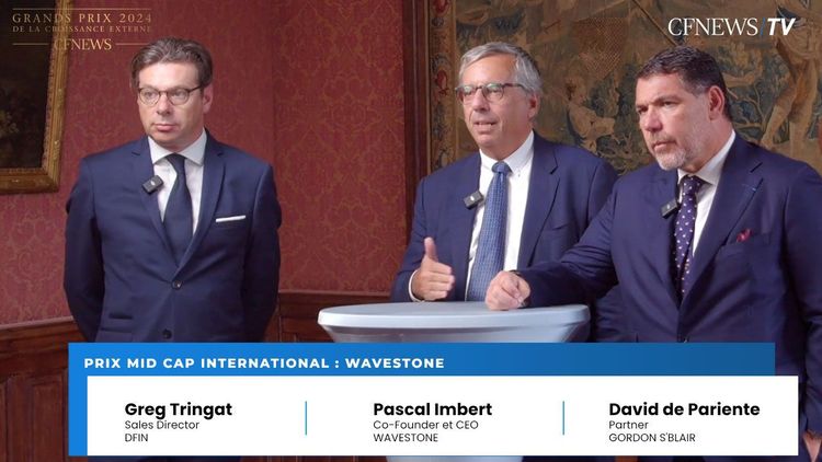 Pascal Imbert, Greg Tringat, David de Pariente, Wavestone récompensé dans la catégorie “Mid Cap International”